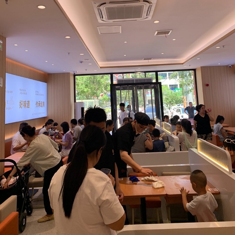 狀元米線，火爆來襲！人氣超高的米線，每一口都是滿足。